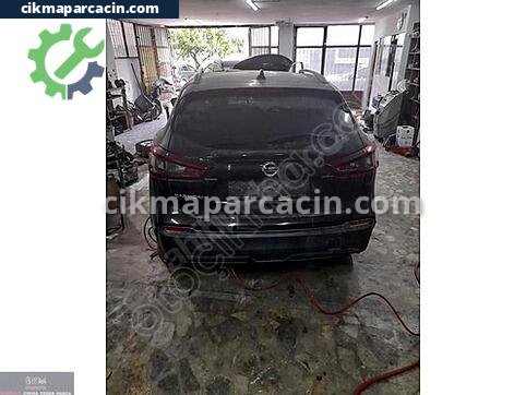 Nissan Qashqai Arka Cam çıkma parça