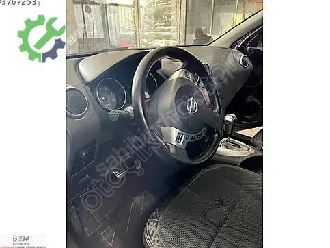 Nissan Qashqai Ara Bölme Sacı çıkma parça