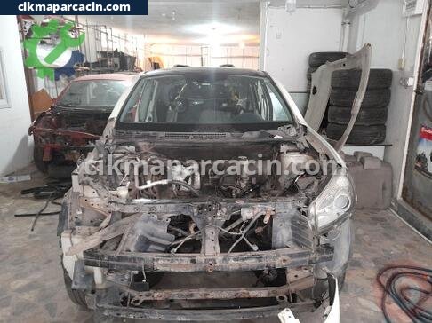 Nissan Qashqai Tavan çıkma parça