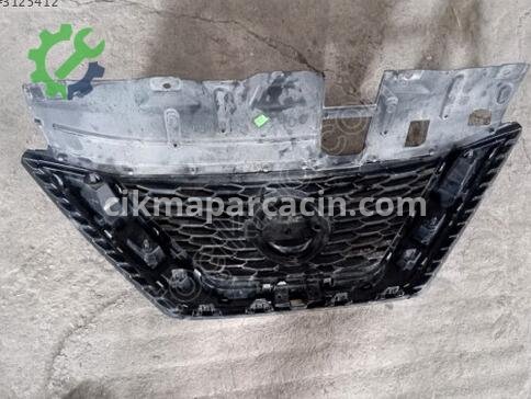 Nissan Qashqai Ön Panjur çıkma parça
