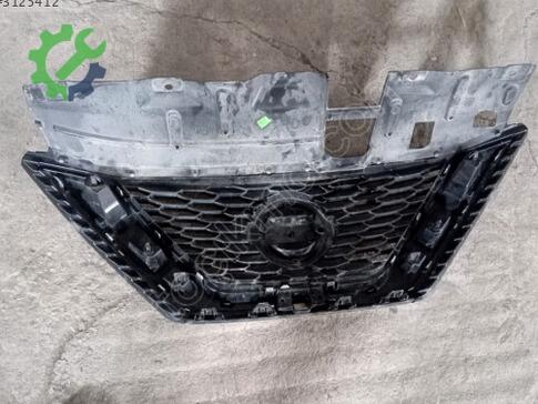 Nissan Qashqai Ön Panjur çıkma parça