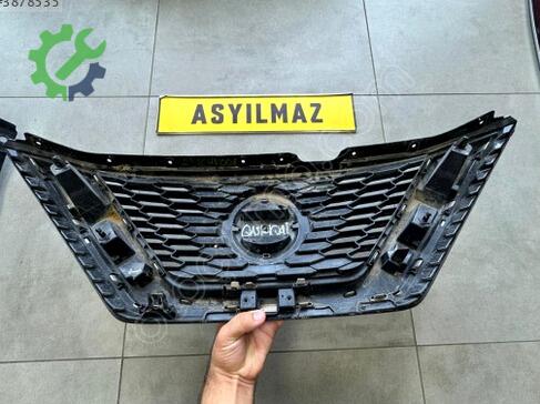 Nissan Qashqai Ön Panjur çıkma parça