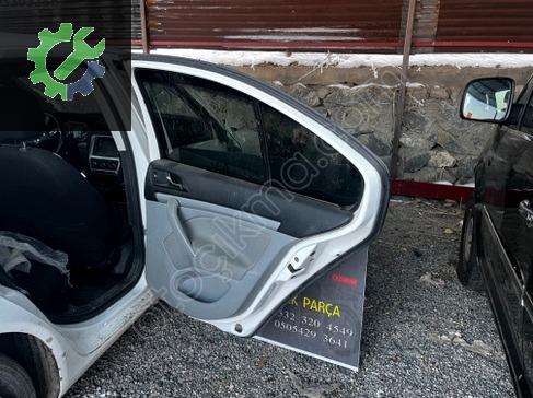 Skoda Octavia Sağ Arka Kapı çıkma parça