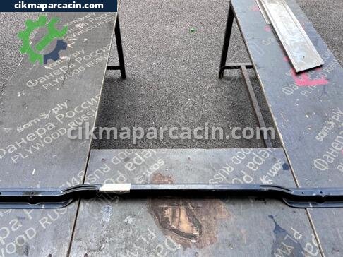 Volkswagen Amarok Ön Travers çıkma parça