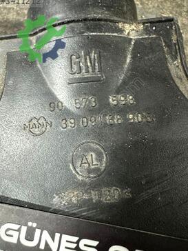 Opel Astra Hava Filtresi Kutusu 90573598 çıkma parça