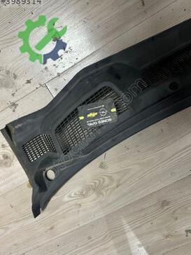 Opel Astra Ön Cam Izgarası 90520680 çıkma parça