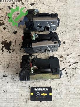 Opel Astra Kapı Kilidi 24444016 çıkma parça