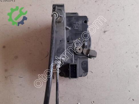 Opel Astra Sağ Ön Kapı Kilidi çıkma parça