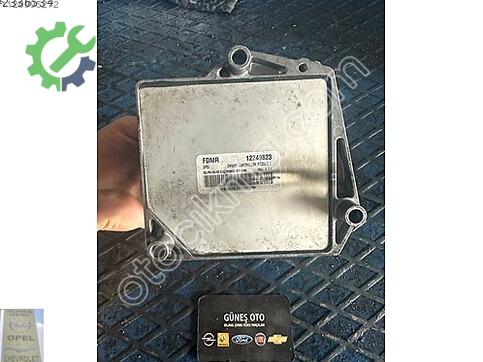 Opel Astra Motor Beyni 12249823 çıkma parça