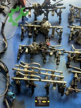 Opel Astra Enjektör Kütüğü 25343299 çıkma parça