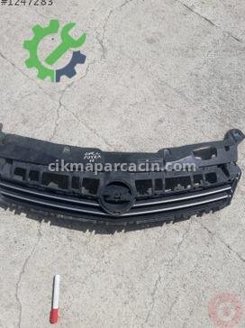 Opel Astra Ön Panjur çıkma parça