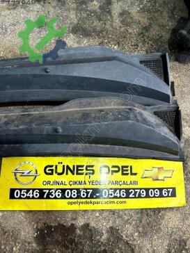 Opel Astra Ön Cam Izgarası 24463382 çıkma parça