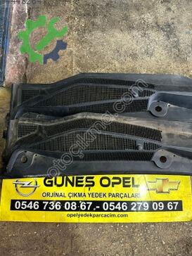 Opel Astra Ön Cam Izgarası 24463382 çıkma parça