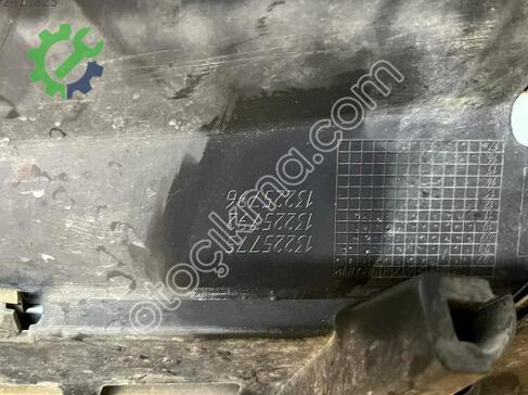 Opel Astra Ön Panjur 1320370 çıkma parça