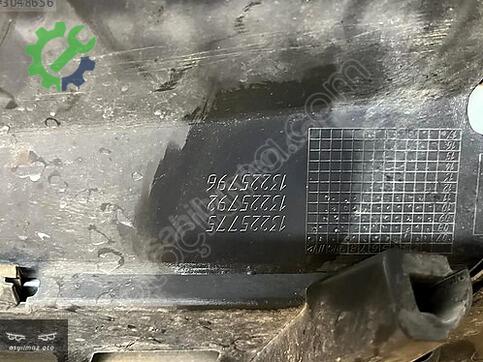 Opel Astra Ön Panjur 1320370 çıkma parça