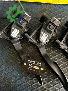 Opel Astra Pedal 9157999 çıkma parça