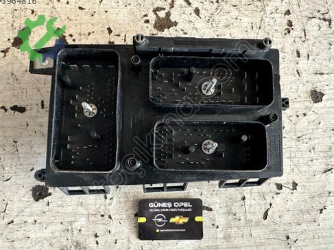 Opel Astra Sigorta Kutusu 13206747 çıkma parça