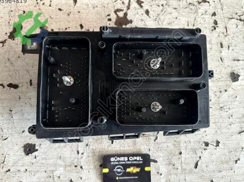 Opel Astra Sigorta Kutusu 13206748 çıkma parça