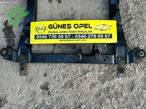 Opel Astra Travers 13470622 çıkma parça