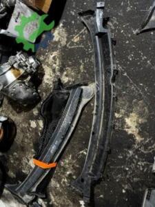 Opel Astra Ön Cam Izgarası Çıkma