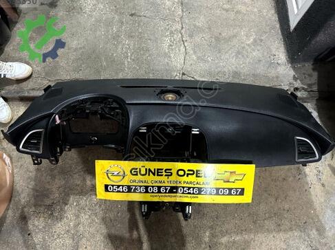 Opel Astra Torpido çıkma parça