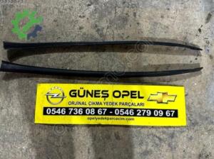 Opel Astra Orijinal Çıkma Ön Cam Izgarası