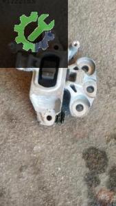 Opel Astra-k motor takozu
