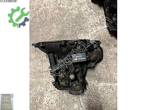 Opel Meriva Ara Bölme Sacı çıkma parça
