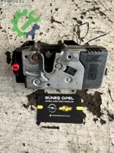 Çıkma Opel Combo Kapı Kilidi 13157757