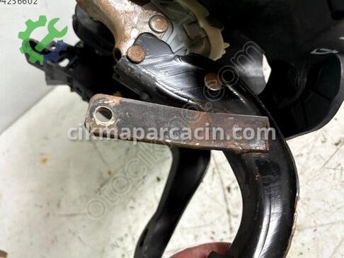 Opel Corsa Pedal çıkma parça