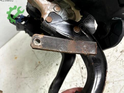 Opel Corsa Pedal çıkma parça