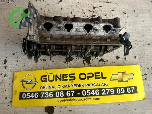 Opel Corsa Silindir Kapağı 90400234 çıkma parça