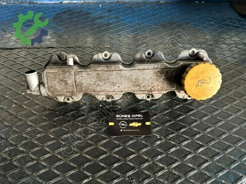 Opel Corsa Külbütör Kapağı çıkma parça