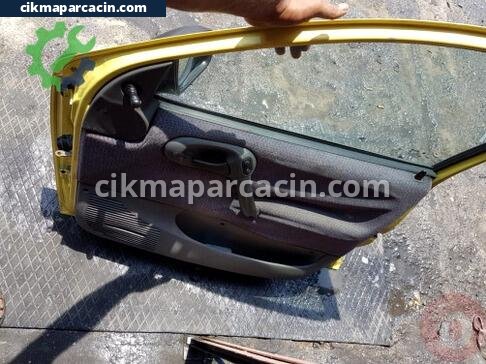 Opel Corsa Sağ Ön Kapı Camı çıkma parça