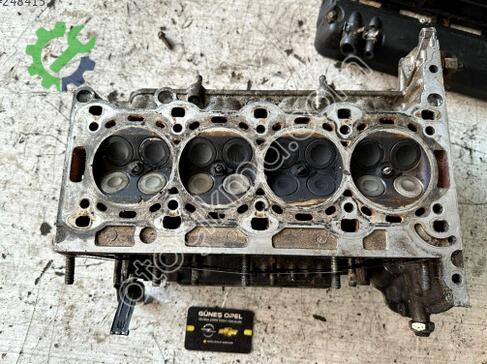 Opel Corsa Silindir Kapağı 90400234 çıkma parça