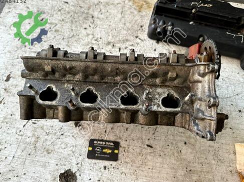 Opel Corsa Silindir Kapağı 90400234 çıkma parça