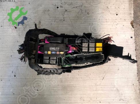 Opel Corsa Sigorta Kutusu çıkma parça