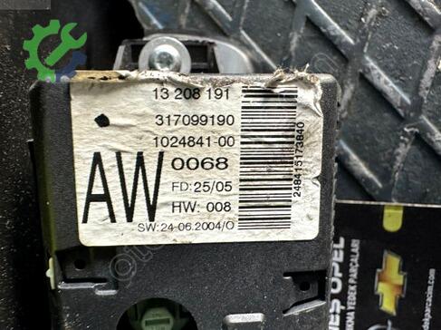Opel Corsa Bilgi Ekranı 13208191 çıkma parça