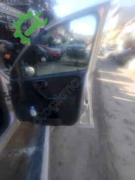 Opel Corsa Sağ Ön Kapı çıkma parça