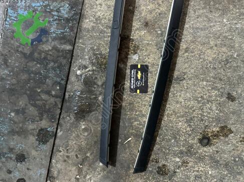 Opel Corsa Tavan Çıtası çıkma parça