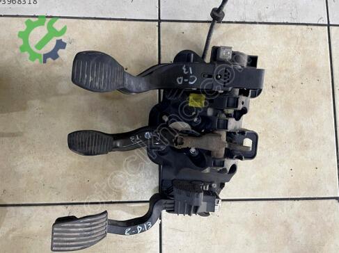 Opel Corsa Pedal çıkma parça