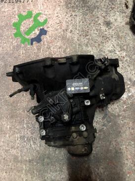 Opel Corsa Şanzıman Komple F13W429 çıkma parça