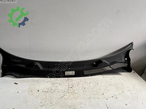 Opel Corsa Ön Cam Izgarası çıkma parça