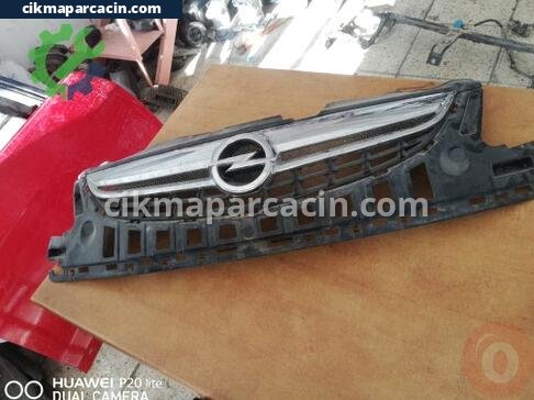 Opel Corsa Ön Panjur çıkma parça