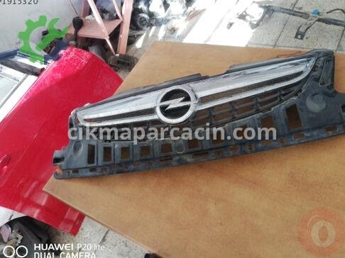 Opel Corsa Ön Panjur çıkma parça