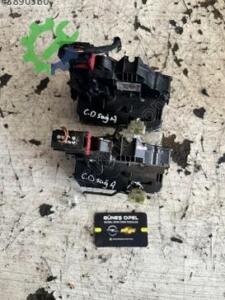Opel Corsa Orijinal Çıkma Kapı Kilidi 13258267