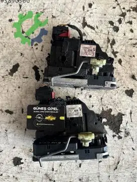Opel Corsa Kapı Kilidi 13258267 çıkma parça