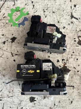 Opel Corsa Kapı Kilidi 13258274 çıkma parça