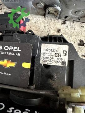 Opel Corsa Kapı Kilidi 13258274 çıkma parça