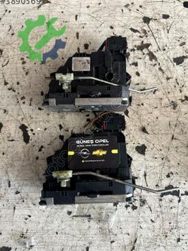 Opel Corsa Kapı Kilidi 13258271 çıkma parça